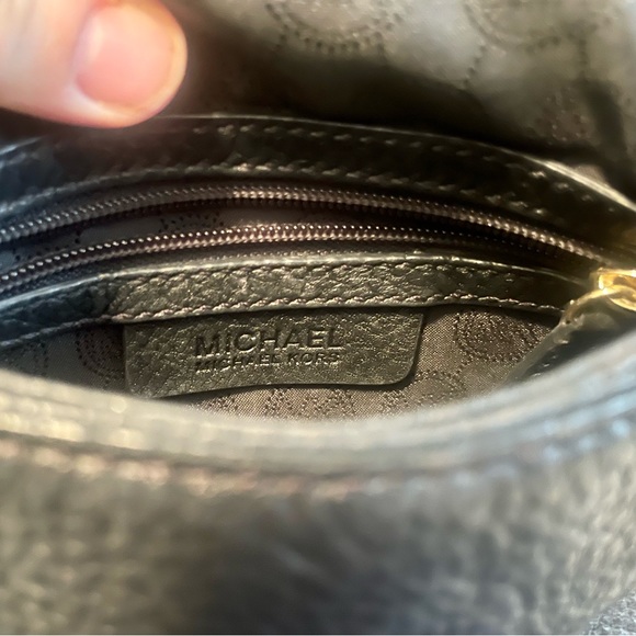Micheal Kors Cross Body Purse - Picture 5 of 5